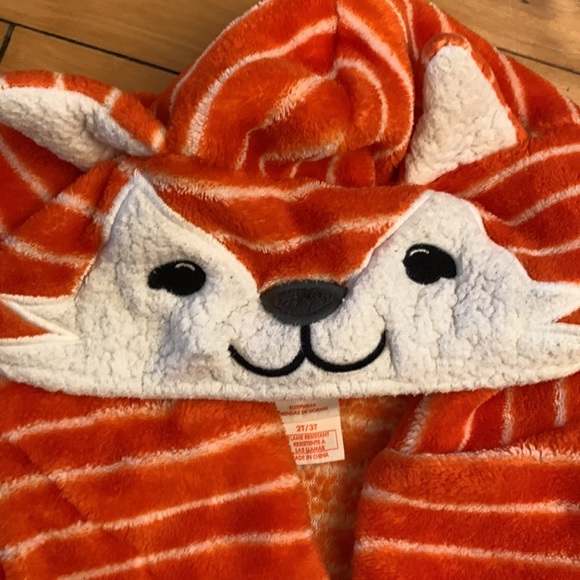 Fox Robe - Picture 2 of 6